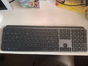 teclado logitech mx keys en español. conexion inalambrica con 3 disositivos - Photo 1/3