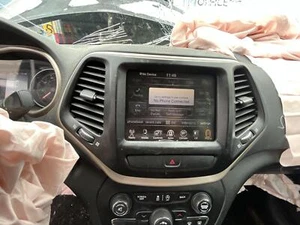Radio Jeep Cherokee 15 8.4" Pantalla - Imagen 1 de 1