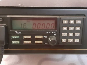 ICOM IC-U200T With Base Station Case and Power Supply - Afbeelding 1 van 9