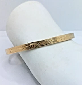 14k Solid  Gold Oval Bangle Bracelet  Diamond Cut Textured Leaf Design EG Signed - Picture 1 of 15
