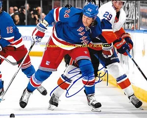 RYAN MALONE In ACTION Signed AUTO 8x10 Photo NEW YORK RANGERS Star WOW - Picture 1 of 1