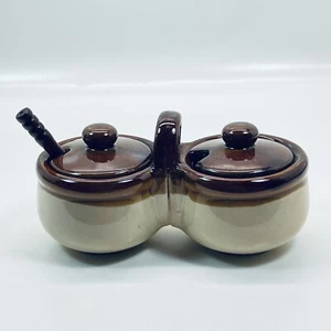 Vintage Steinzeug Doppel Braun Glasur Gewürzglas Set Griff mit Deckel & Löffel - Bild 1 von 11