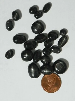 Black Star Diopside 100.38 Cts 21 Cabs Four Ray Stars Mix Grade - Image 1 of 2