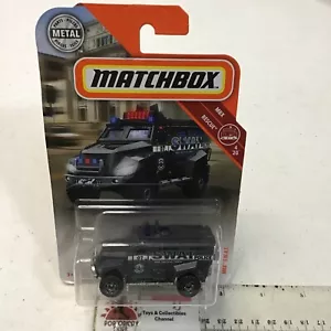 2019 MATCHBOX RESCUE #4 BLACK SWAT POLICE S.W.A.T. Panzer LKW 1/64 MIP - Bild 1 von 4
