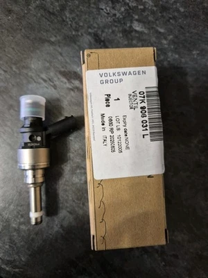 Inyector de combustible genuino VAG Audi TT RS / RS3 (único) 2,5 TFSI- 07K906031L  Foto 1 de 4