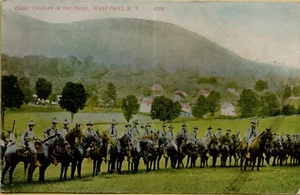 Cartolina militare cadetto cavalleria a cavallo nel campo West Point NY C3 - Foto 1 di 2
