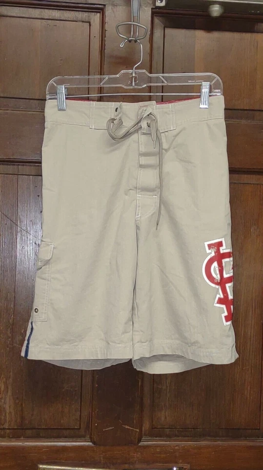 G-III 运动 Carl Banks 圣路易斯红雀米色板短裤 M 码中号 — 第 1/4 张图片