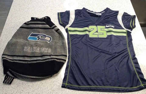 Womens Large-2 Pcs. NFL Team Apparel -Seattle Seahawks- V Neck Shirt & Bag Cover