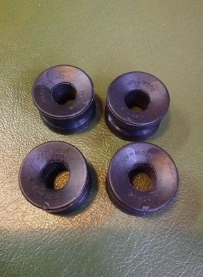 DATSUN B10 SUNNY 1000 Front Tension Rod Bushings NOS JAPAN. - Imagem 1 de 3