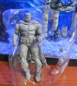 DC Multiverse 2022 DARK KNIGHT RETURNS BATMAN FIGURE cavallo sciolto 7" VARIANTE GRIGIA - Foto 1 di 2
