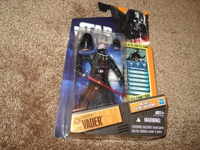 STAR WARS 2010 SAGA LEGENDS "DARTH VADER SL06" CON TARJETA DE JUEGO DE BATALLA - CASCO EXTRAÍBLE Foto 1 de 4