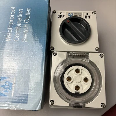 HQ 40 AMP 3 PHASE 4 Pin PLUG 40A FEMALE COMBO SWITCH IP66 WEATHERPROOF - Image 1 of 4