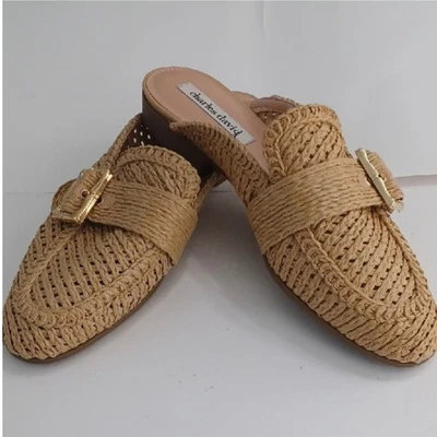 Zapatos planos de mujer Charles David color tostado tejido mulas con acento dorado Foto 1 de 4