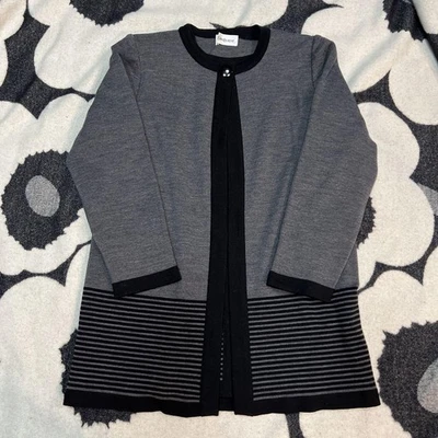 Б/У YSL СЕРЫЙ ВЯЗАНЫЙ АНСАМБЛЬ С ПОЛОСАТЫМ ПОДОЛОМ ХОРОШО - Изображение 1 из 4