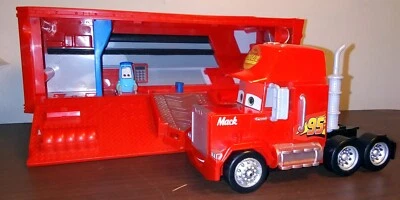 Juego de camiones Disney Pixar Cars Race O Rama Mack 2016 Foto 1 de 4