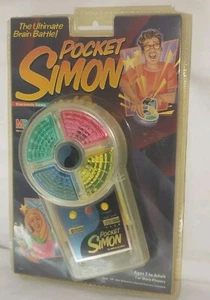 POCKET SIMON ELECTRONIC HANDHELD TRAVEL GAME MILTON BRADLEY 1995 NEW VINTAGE - Picture 1 of 6