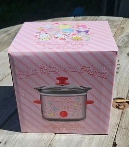 Hello Kitty and Friends Crock Pot 2-Quart Slow Cooker NEW IN BOX Uncanny Brands - Picture 1 of 7