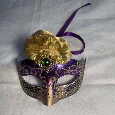 Women Glitter Gold Petal Venetian Party, Mardi Gras Prom Masquerade Mask - Image 1 of 4