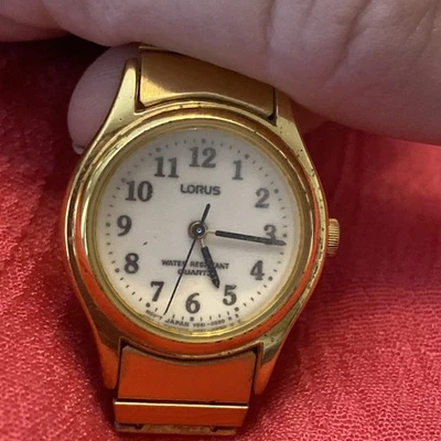 Женские кварцевые часы Lorus золотистые запчасти/ремонт только непроверенные - Изображение 1 из 4