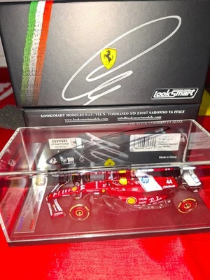 IN HAND F1 2025 LEWIS HAMILTON SIGNED LOOKSMART MODEL 1/43 FERRARI PHOTO PROOF - Image 1 of 4