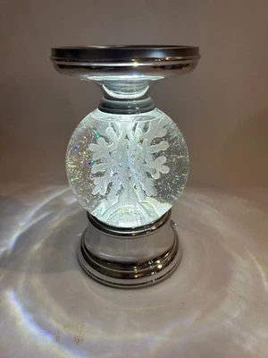 Bath & Body Works Copo de Nieve Globo de Agua 3 Mechas Vela Pedestal 9" Alto Vacaciones Foto 1 de 4