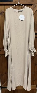 BNWT Beautiful Tulip sleeve abaya AAWOE PARIS Vanilla Medina Silk Material - Picture 1 of 7