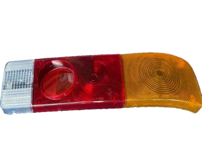 MAZDA LUCE A7 1500 1800 Luz Trasera Lámpara Trasera Cubierta Len Derecha Genuina NOS JAPÓN Foto 1 de 4