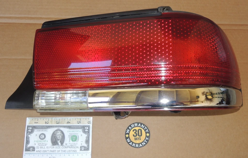 Conjunto de luz trasera derecha Ford Crown Victoria 1995 1996 1997 OEM lado pasajero Foto 1 de 4