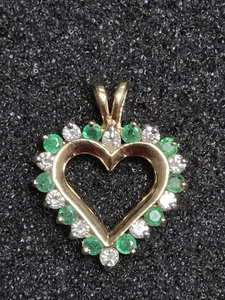 14k solid gold genuine diamond/emerald heart pendant 2.78 Grams - Picture 1 of 3