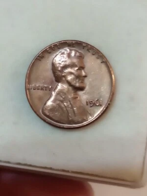 1961 P. MINT LINCOLN MEMORIAL COPPER PENNY - Image 1 of 2