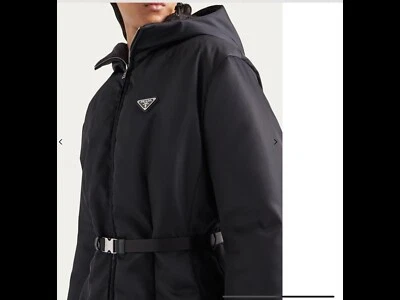 Chaqueta Prada Re-Nylon Con Capucha Cinturón Mujer Nueva Colección Talla 40 Foto 1 de 4