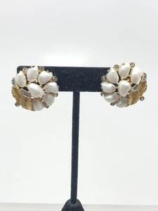 Vintage Crown Trifari Sorrento Round Baby Saw tooth Gold tone Earrings signed - Picture 1 of 6