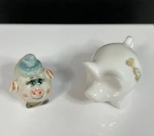 Vintage Anthropomorphic Pig w/ Blue Hat & August Porcelain Pig Mini Figurines - Imagen 1 de 5