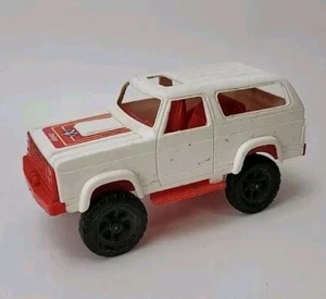 Processed Plastic Dodge Ram Vintage White Red 7" - Picture 1 of 11