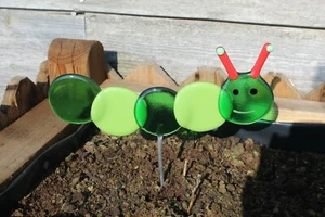 fused glass garden art Snail,spider,Hedgehog, caterpillar Bee 7" copper rod - Picture 1 of 20