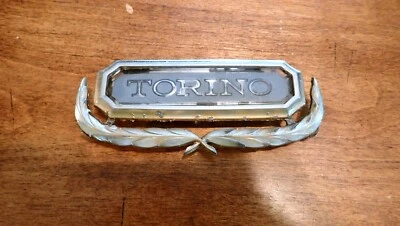 Ford Gran Torino 1969 adorno de maletero con inserto de plástico Foto 1 de 4