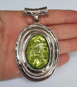 Très joli GRAND PENDENTIF VINTAGE avec GROS CABOCHON VERT - Imagen 1 de 18