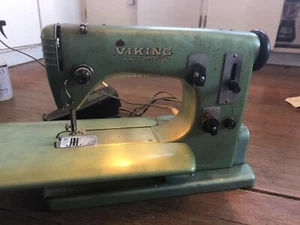 Vintage VIKING HUSQVARNA AUTOMATIC Cl 21A GREEN W/FOOT PEDAL - Picture 1 of 17