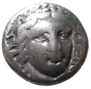 CORREAS DE CARIA. Dracma de plata, alrededor de mediados del siglo IV a.C. APOLO/ZEUS. - Imagen 1 de 3