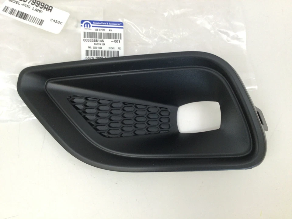 2019-2022 Jeep Cherokee Front LH LED Fog Lamp black honeycomb Bezel new OEM - Image 1 of 3