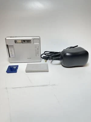 Minolta Dimage XT 3.2 MP Digital Camera 3X Optical Zoom (2786-301) - Image 1 of 4