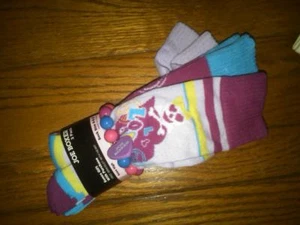 NWT 3 PAIR GIRLS JOE BOXER KNEE SOCKS PEACE SIGNS & BEADED BRACELET SZ 6-8.5 - Picture 1 of 1