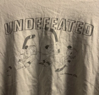 Camiseta de hockey Undefeated X Disney Donald Ducks Huey Dewey Louie grande Foto 1 de 4