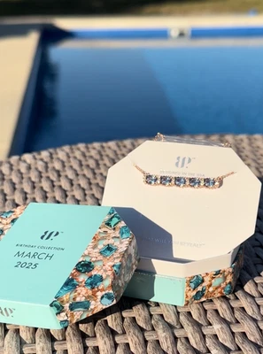 2025 Marzo - Fiesta de la Bomba - Collar - Aguamarina Azul - It's The Little Things Foto 1 de 2