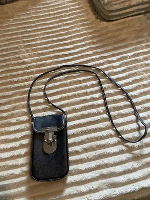 Victoria's Secret Bandolera Soporte para Teléfono Negro Cuero Hebilla Cartera 3"x1"x6" Foto 1 de 2