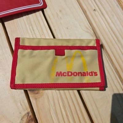 Cartera McDonald's bronceada con borde rojo años 80 Foto 1 de 4