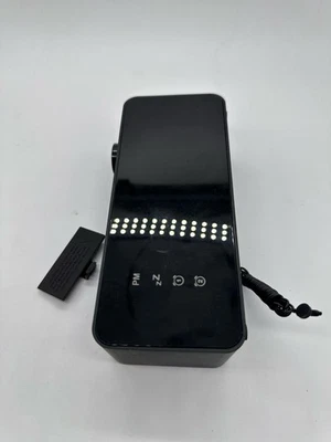 Reloj despertador doble digital AM/FM Insignia con atenuador de 4 niveles - negro NS-ALCL24 Foto 1 de 4