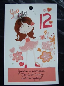 Edad 12, 12º Cumpleaños Insignia, Pequeño Botón Insignia Corona Diseño en Respaldo de Tarjeta - Imagen 1 de 3