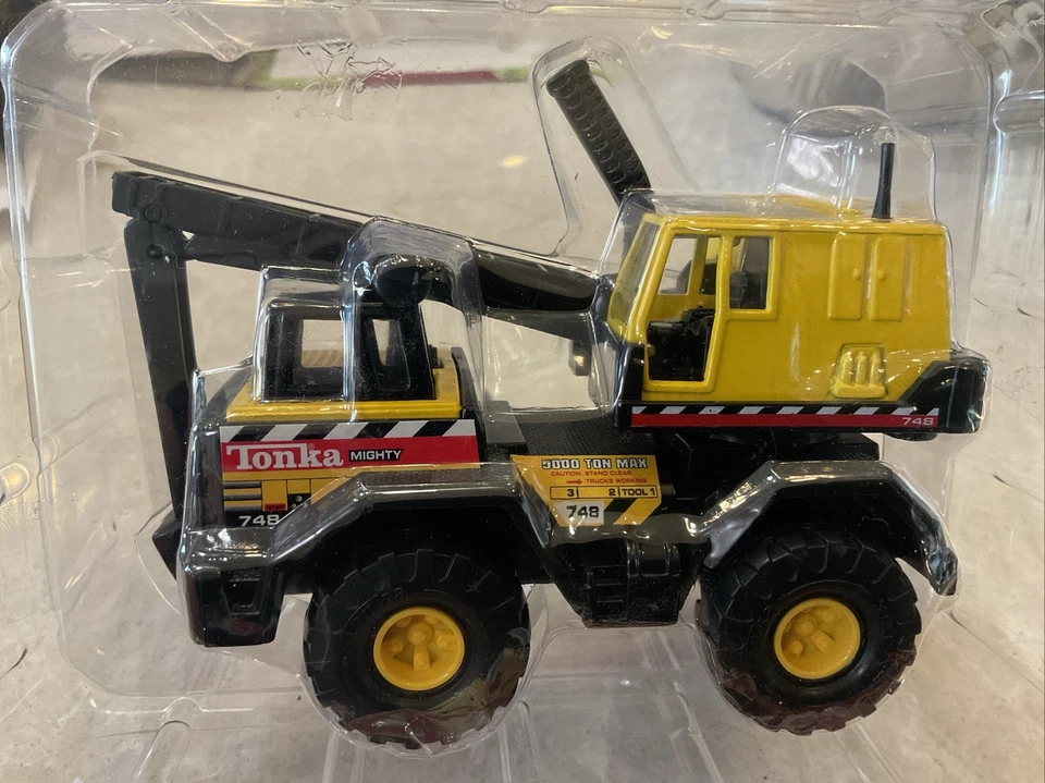 Retroexcavadora Tonka Mini 4 pulgadas Mighty 748 réplica #762906 Foto 1 de 3