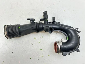 Tubo aspirazione aria turbo benzina/gas Mercedes-Benz B W246 W242 2018 - Foto 1 di 8
